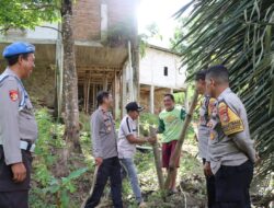 Sambangi Penyadap Nira Aren, Wakapolres Maros Berikan Edukasi Pemanfaatan Hasil Sadapan